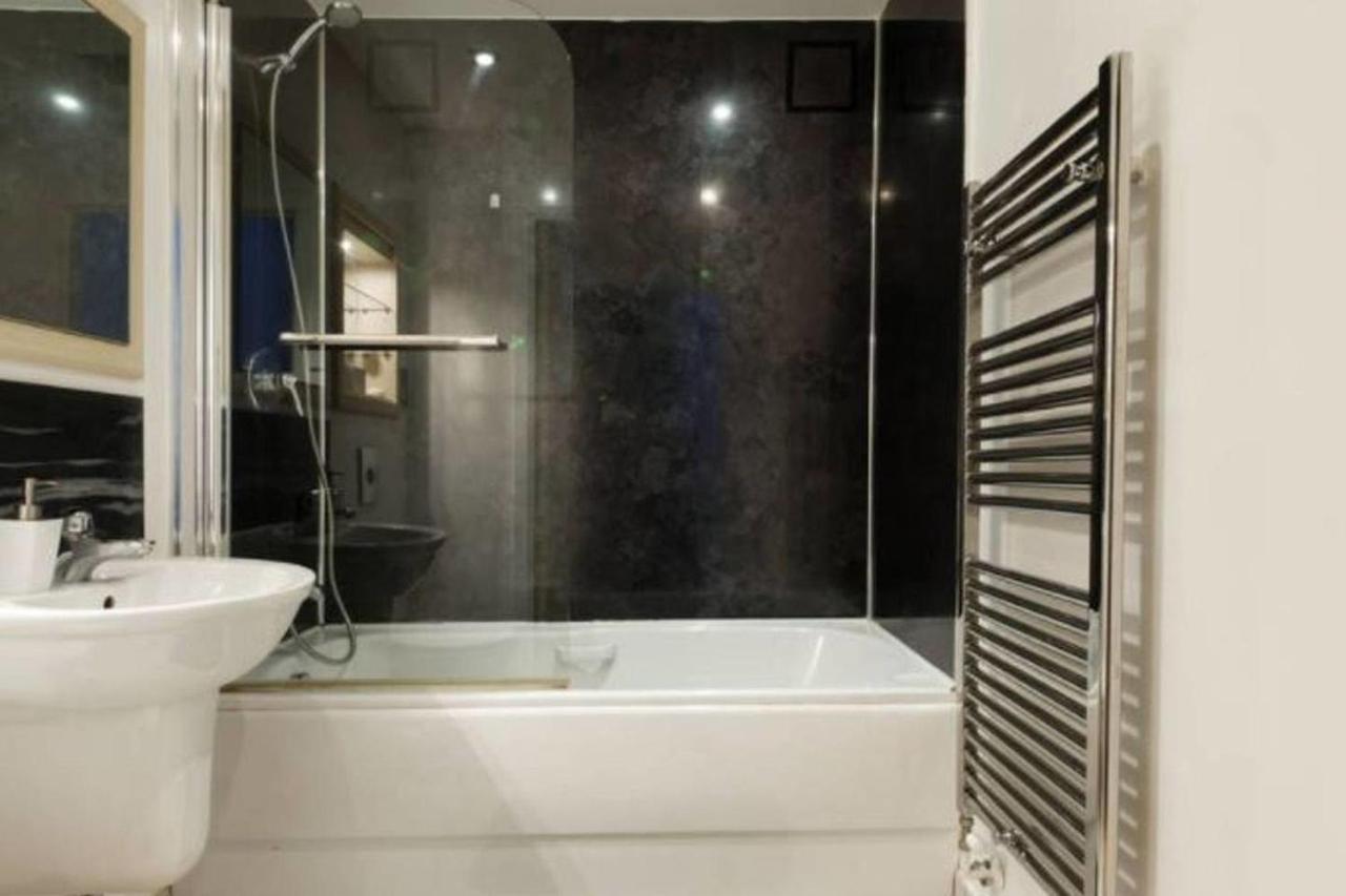 Peaceful Modern 2 Bedroom Flat With Water Views Appartement Londen