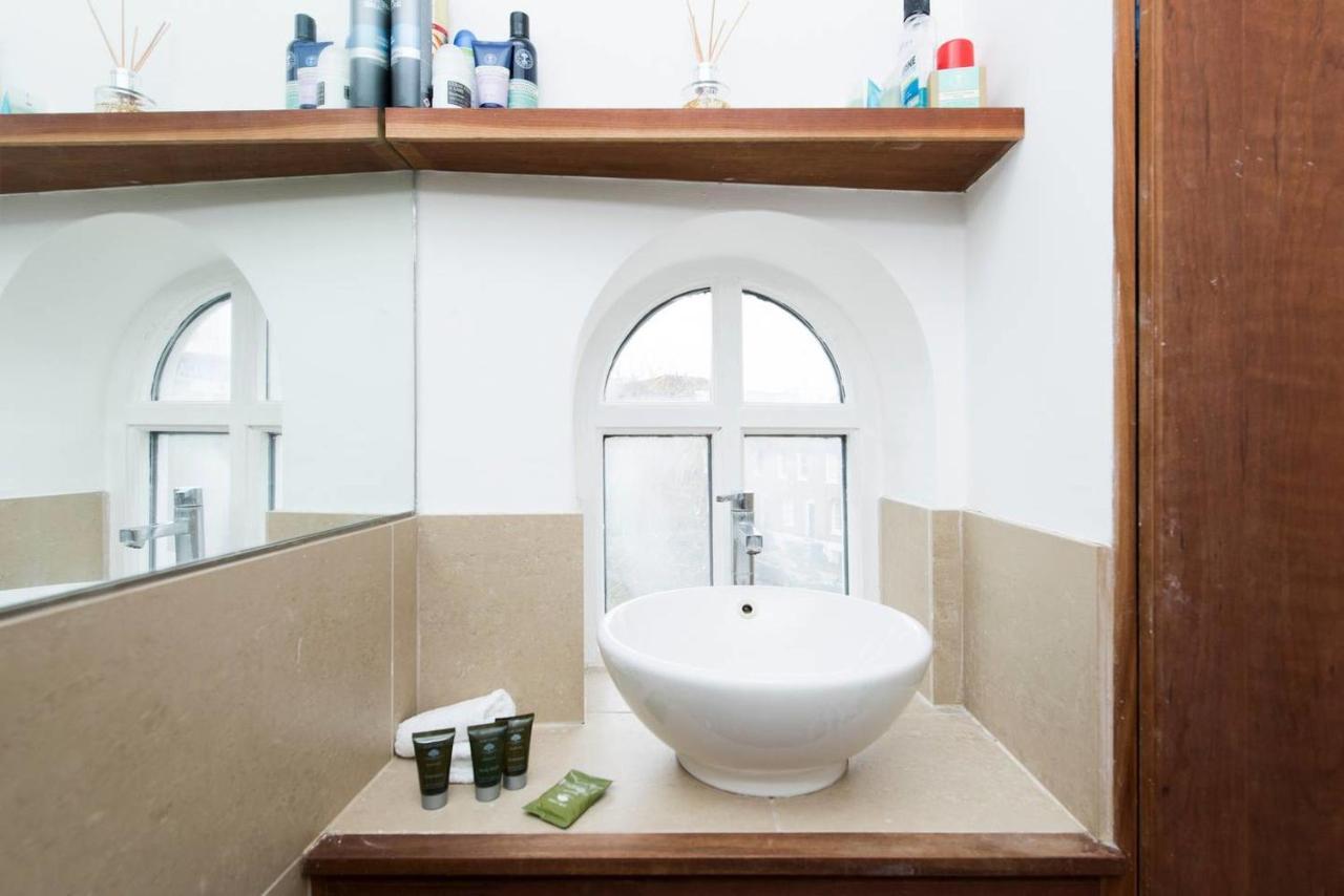 Lovely 2 Bedroom Family Near Tower Bridge Ferienhaus
