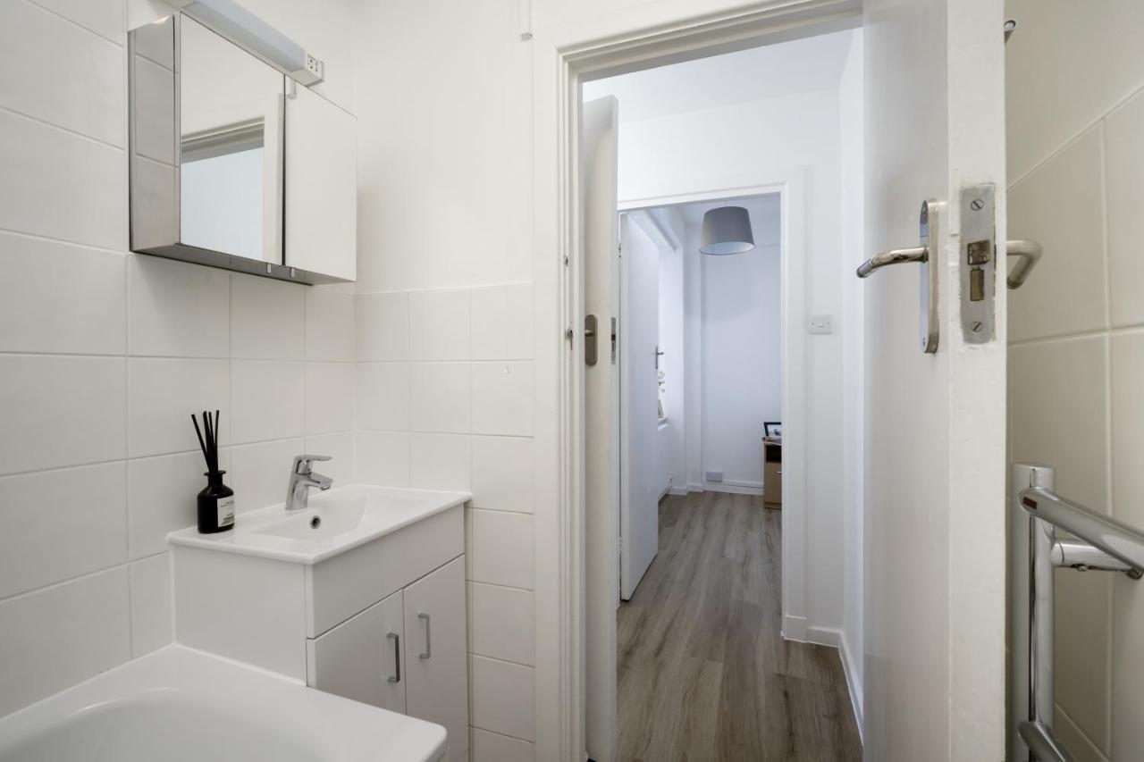 Riverside Accommodation In Pimlico - London London