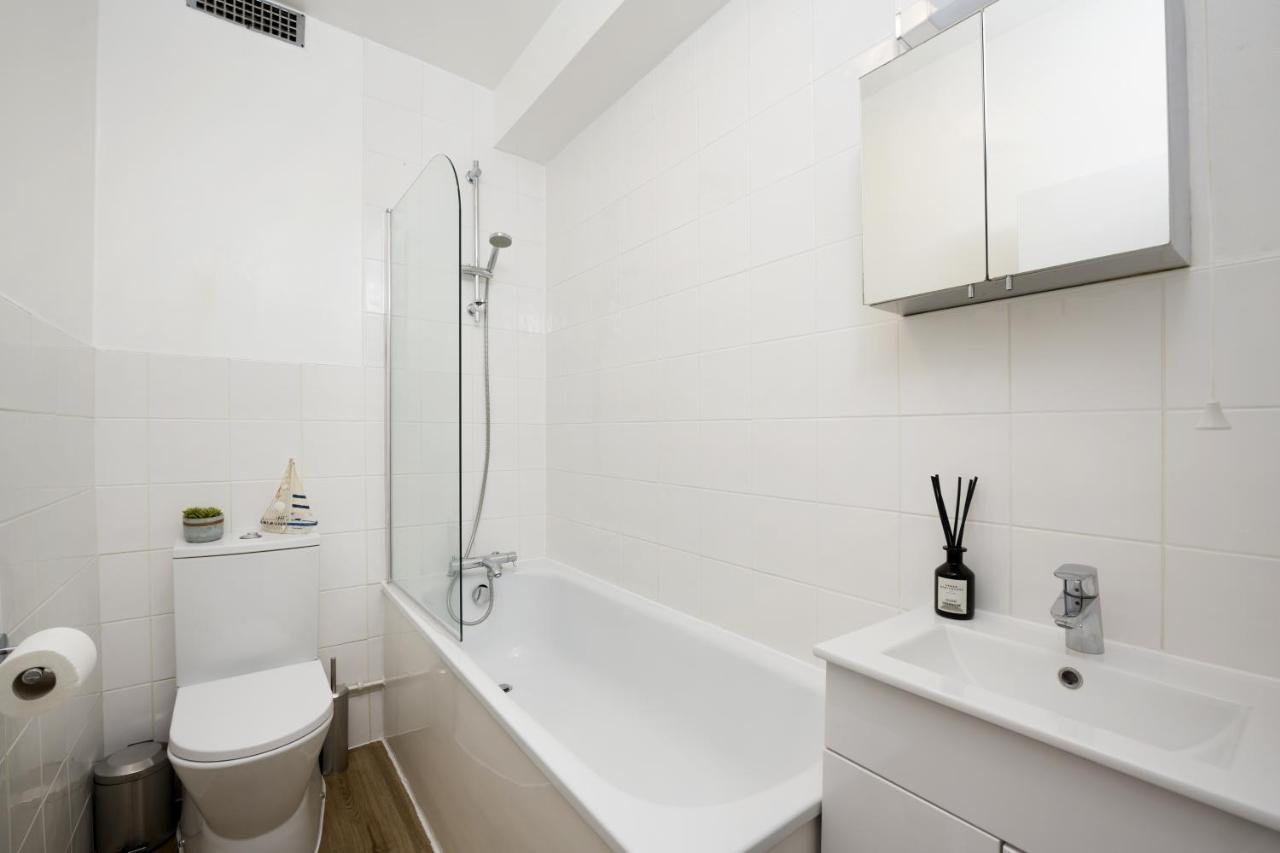 Riverside Accommodation In Pimlico - London Apartment London