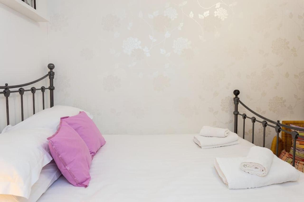 Modern 2 Bedroom In Zone 1 Leilighet