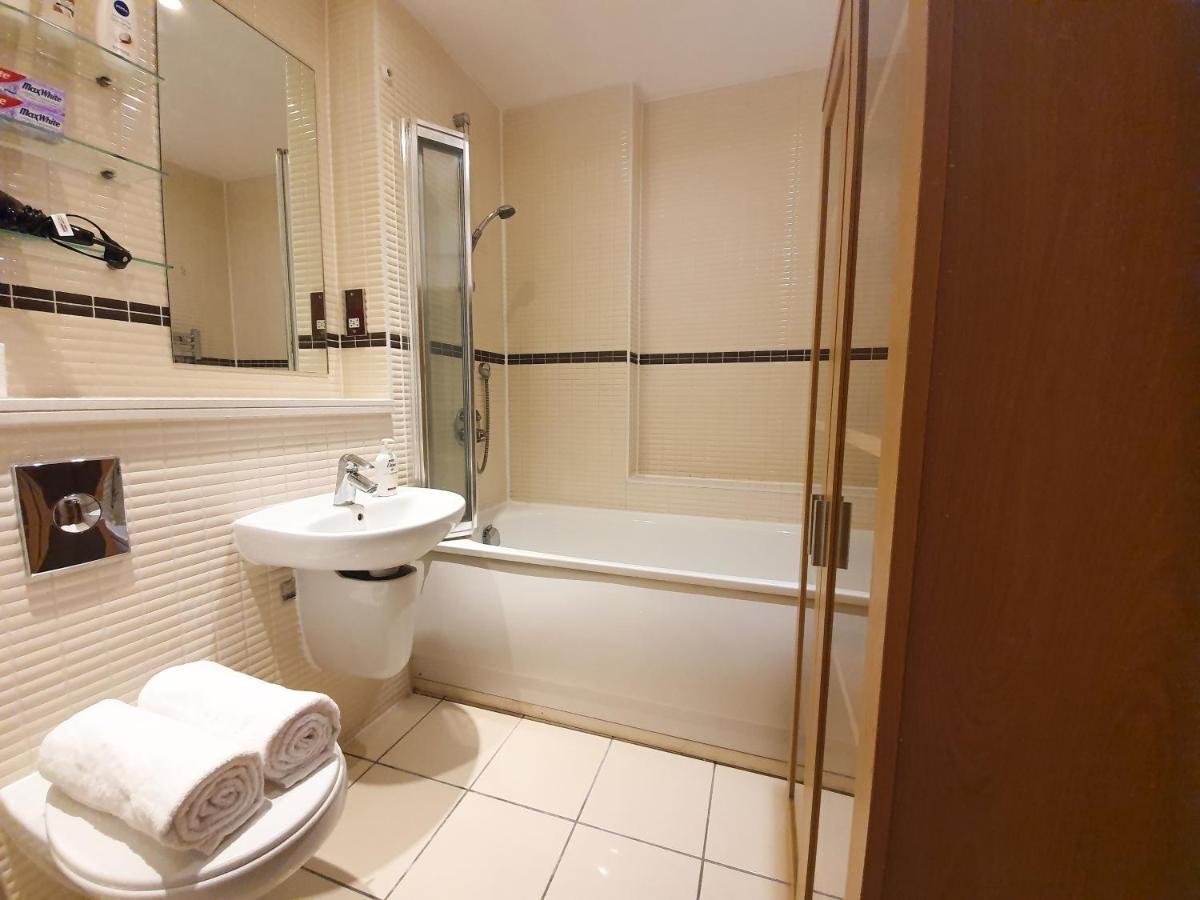 Livestay-modern 3 Bed Apt On 8th Floor With Amazing Views * Londres