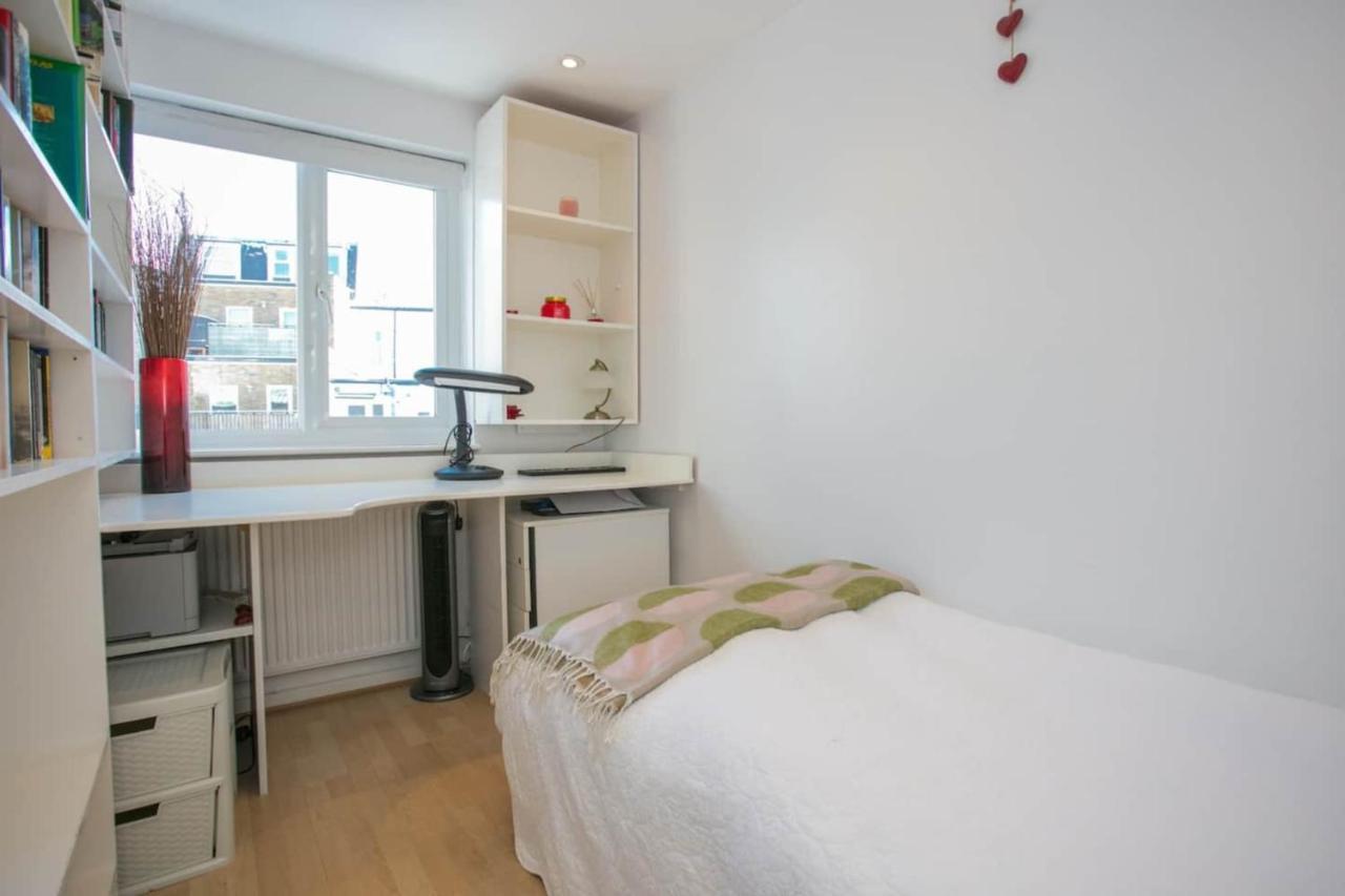 Stunning 3 Bedroom House With Garden In Battersea London