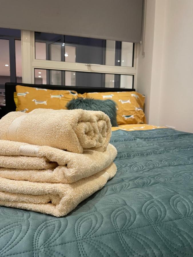 Chic 3 Bedroom Flat With Private Terrace In Holloway Near Finsbury Park Apartamento Londres