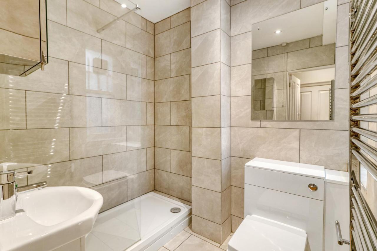 Apartment Holland Park