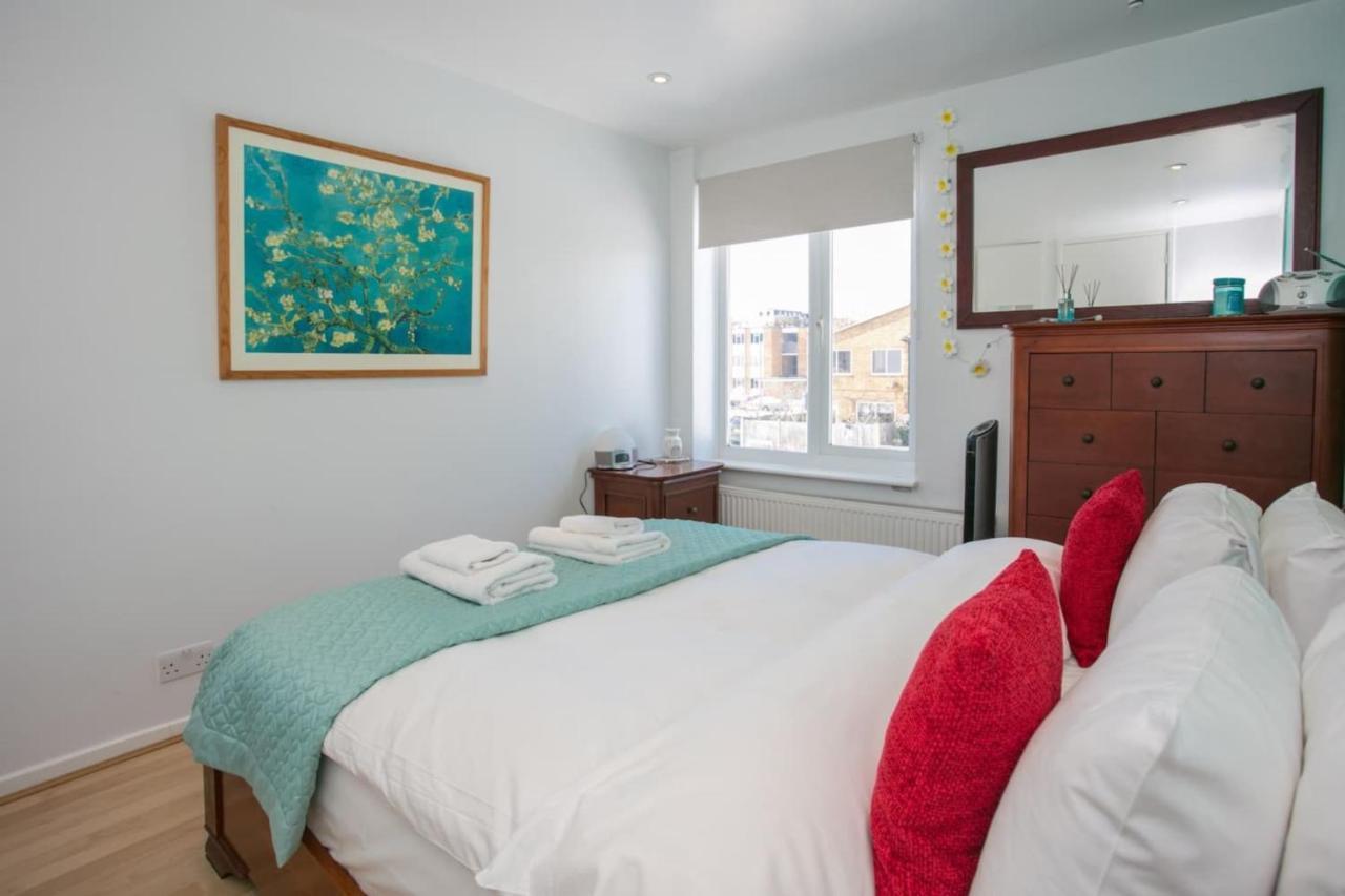 Apartment Stunning 3 Bedroom House With Garden In Battersea *