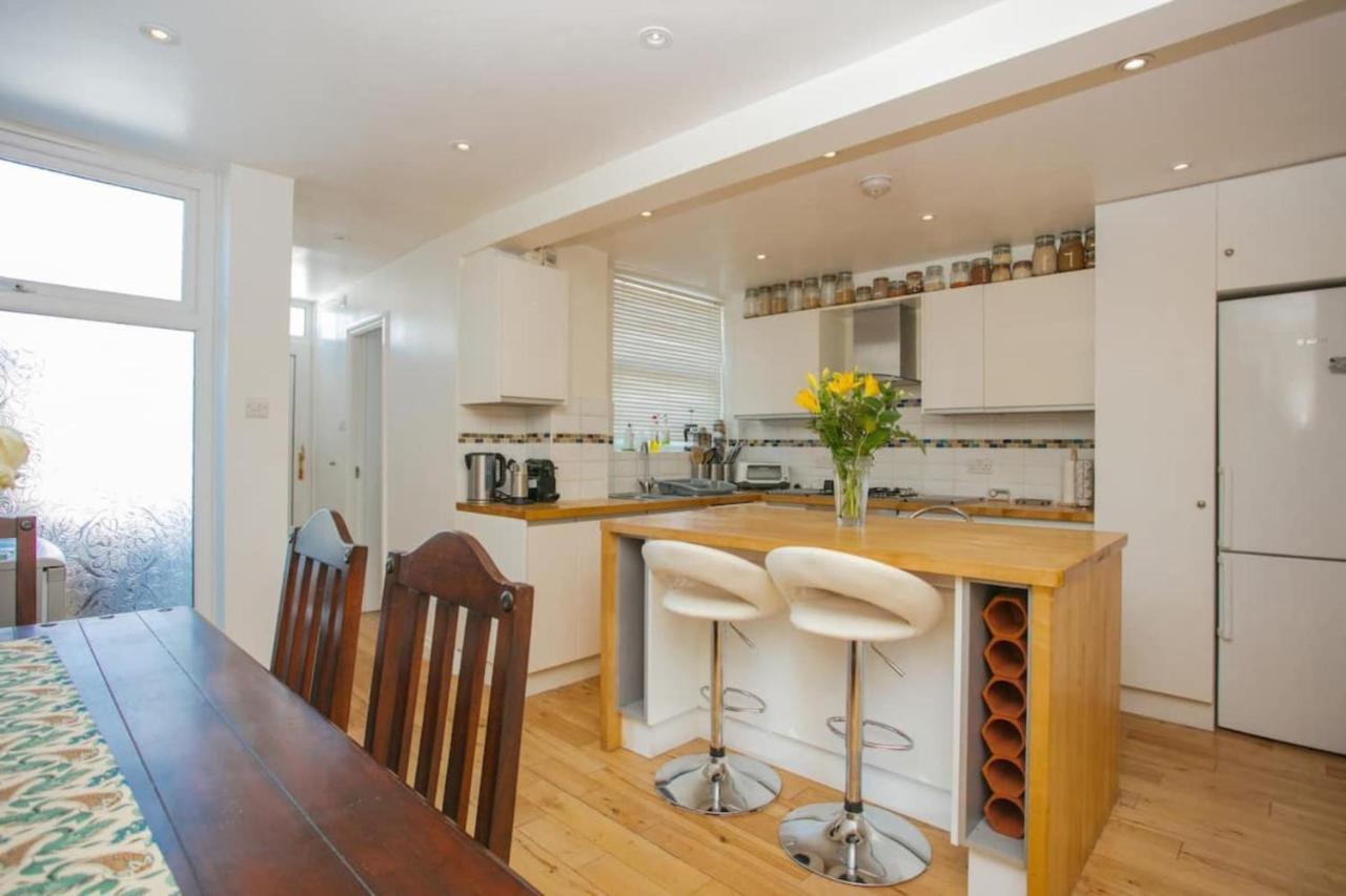 Stunning 3 Bedroom House With Garden In Battersea Apartment London