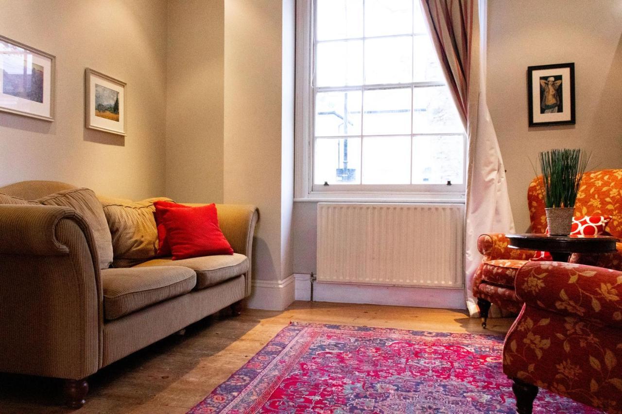 Trendy Two Bed With Private Garden London