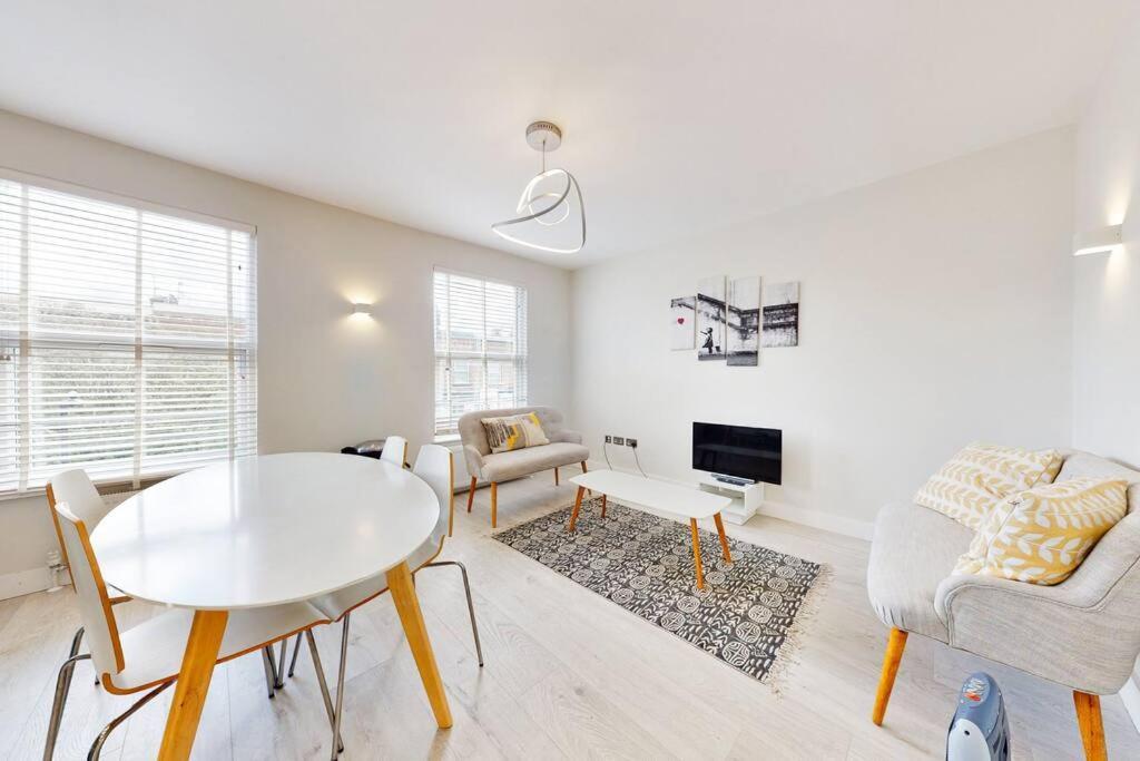 Stylish 2bed2bath Flat 4min From Tube Station Holiday home *
