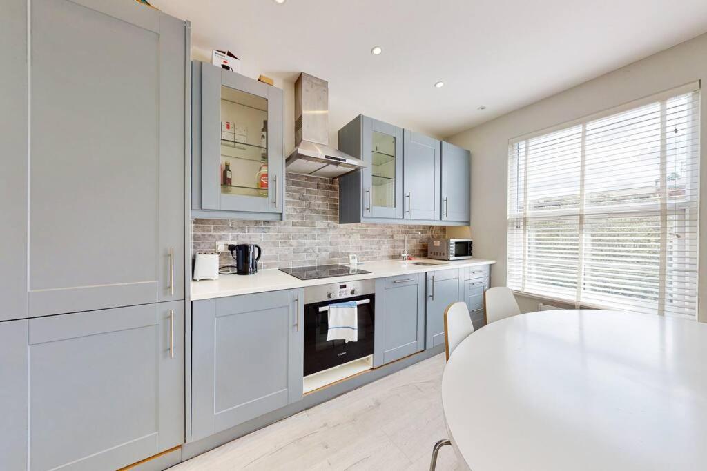 Stylish 2bed2bath Flat 4min From Tube Station Holiday home *