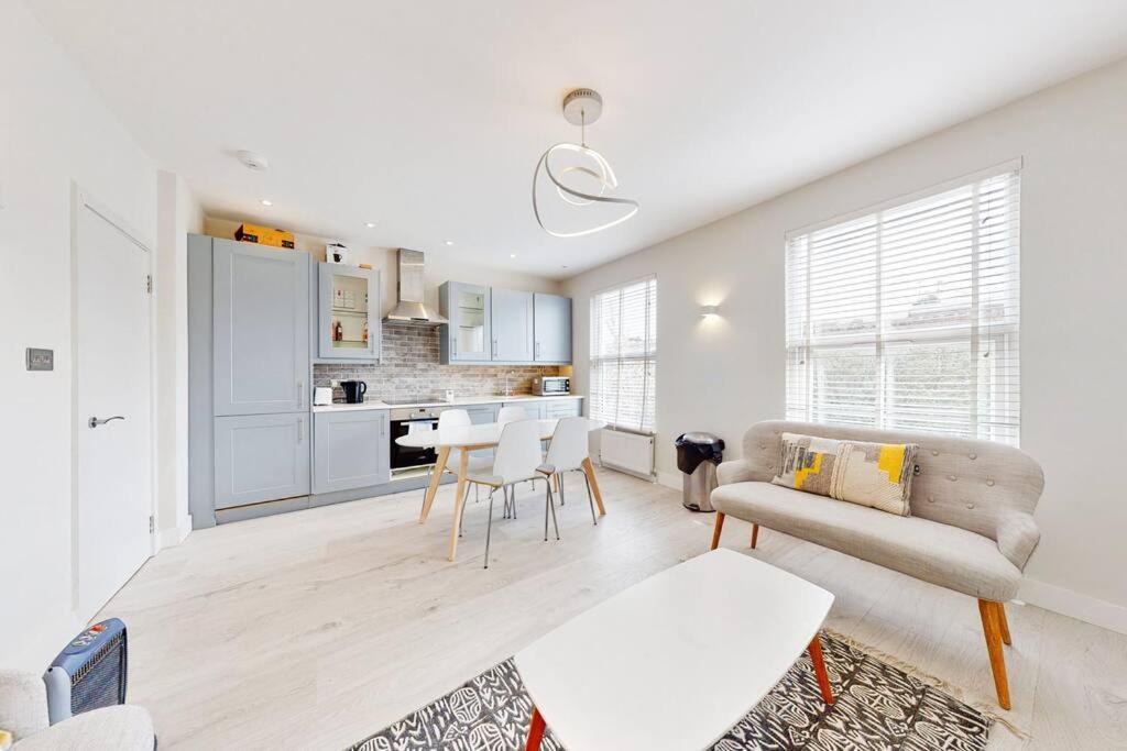 Holiday home Stylish 2bed2bath Flat 4min From Tube Station