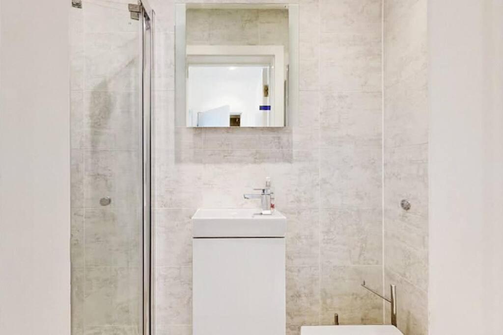 Holiday home Stylish 2bed2bath Flat 4min From Tube Station