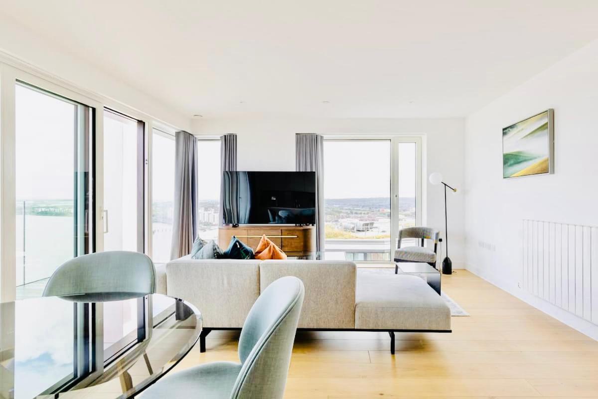 Leilighet Executive Waterfront Split Penthouse London