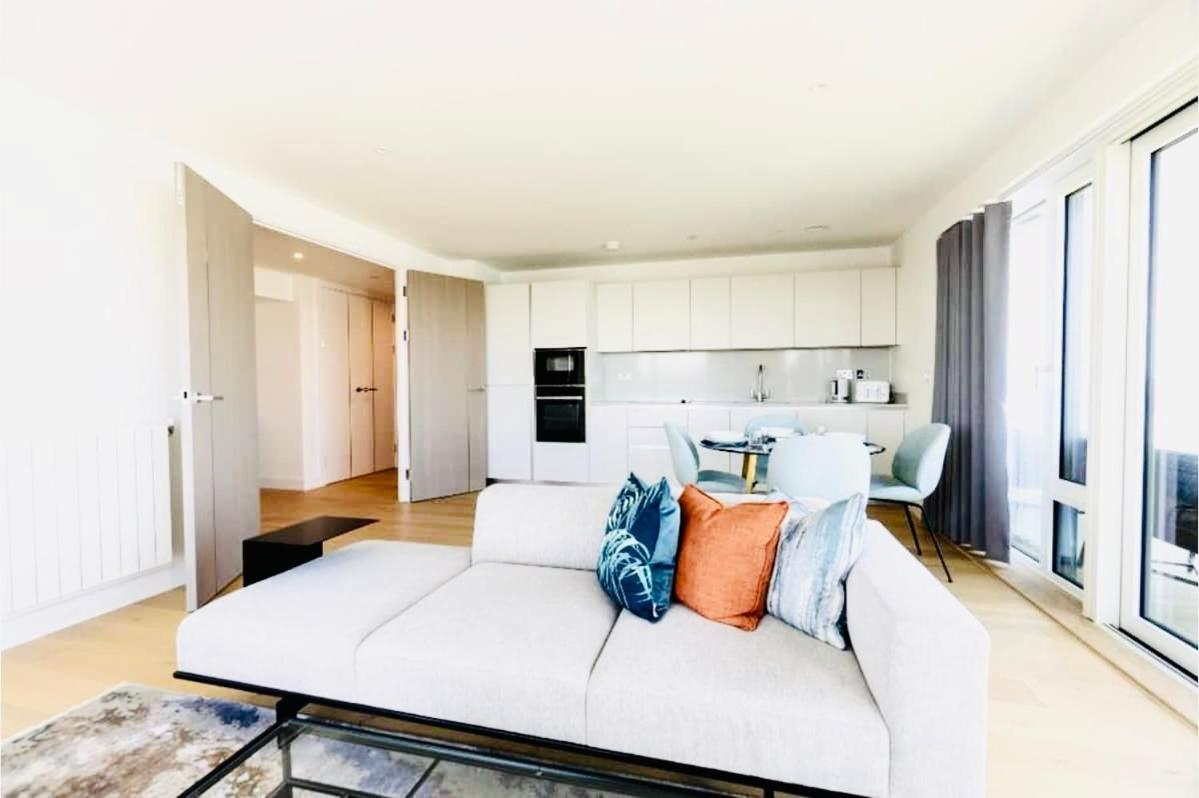 Executive Waterfront Split Penthouse Leilighet