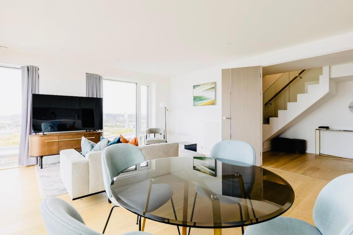 Executive Waterfront Split Penthouse Leilighet *