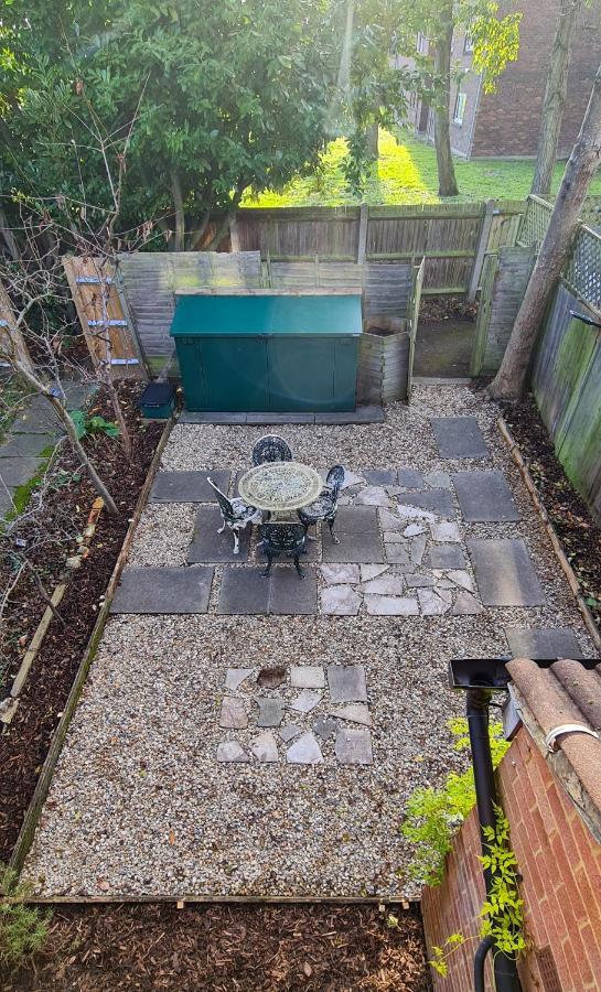 Sw19 - Quiet Split-level 2-bedroom Maisonette With Garden Leilighet