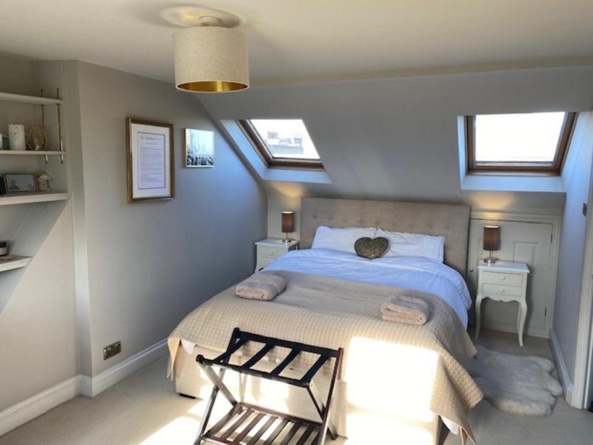 Family 4-bed House & Secluded Garden - Wimbledon London