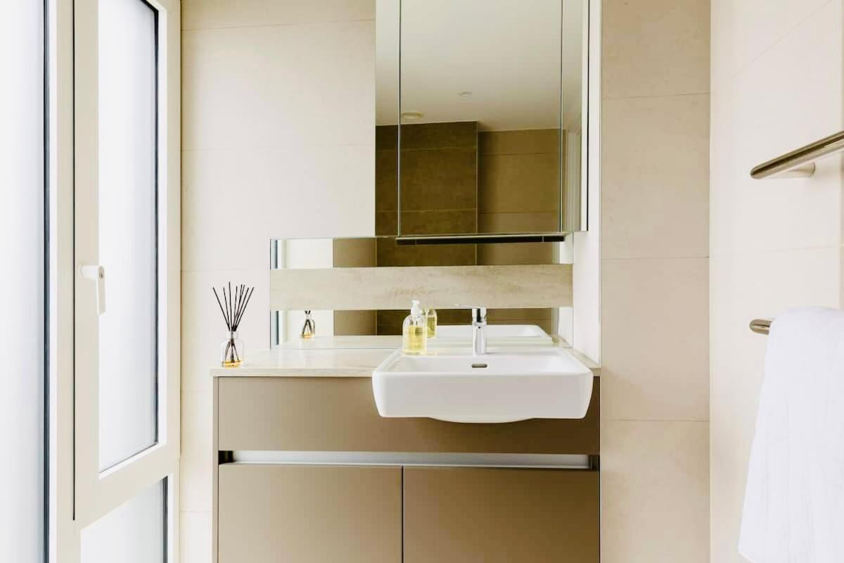 Executive Waterfront Split Penthouse Leilighet *