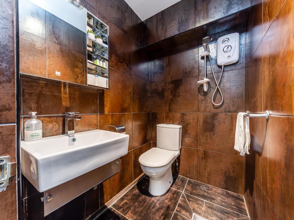 Pass The Keys Beautiful Museum Street Apartment *