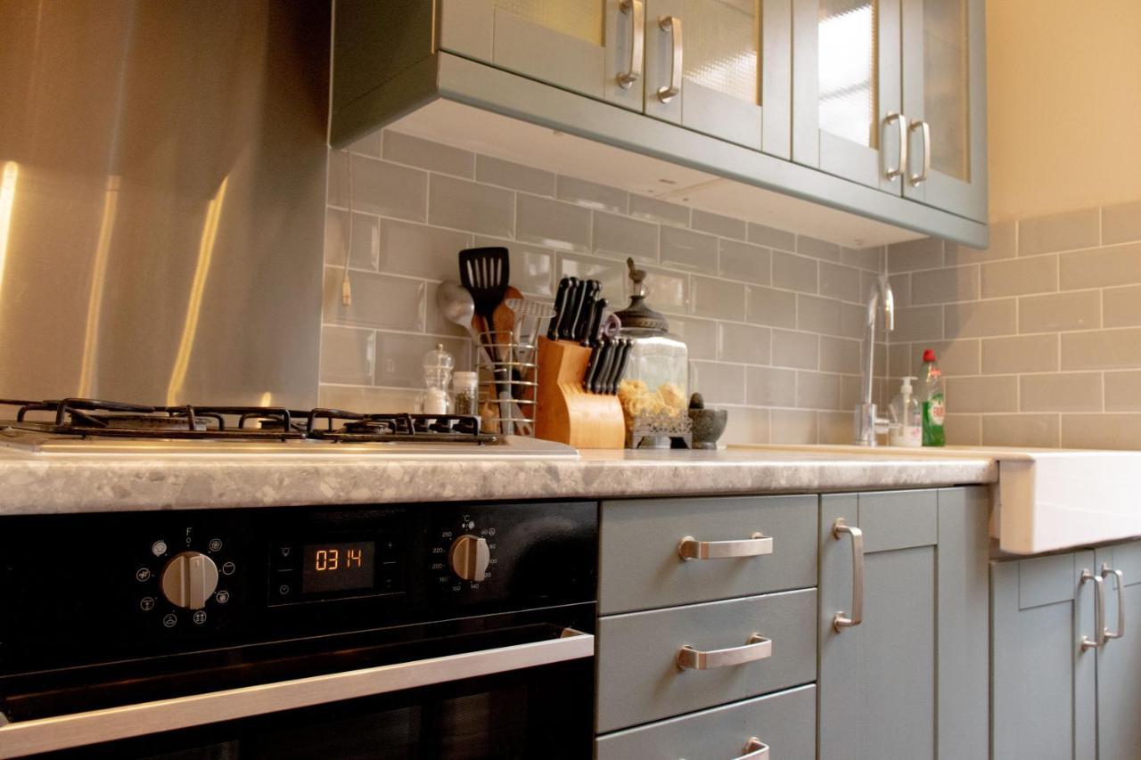 Trendy Two Bed With Private Garden Apartment