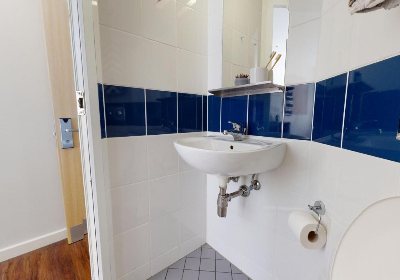 Private Bedrooms With Shared Kitchen And At Iq Tufnell House In Apartamento Londres