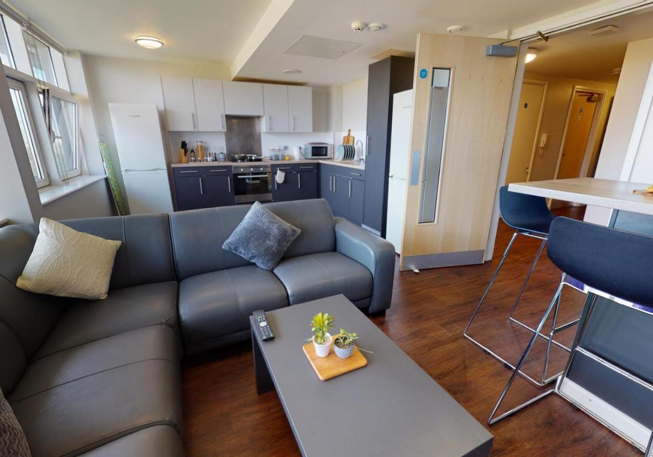 Private Bedrooms With Shared Kitchen And At Iq Tufnell House In Londen