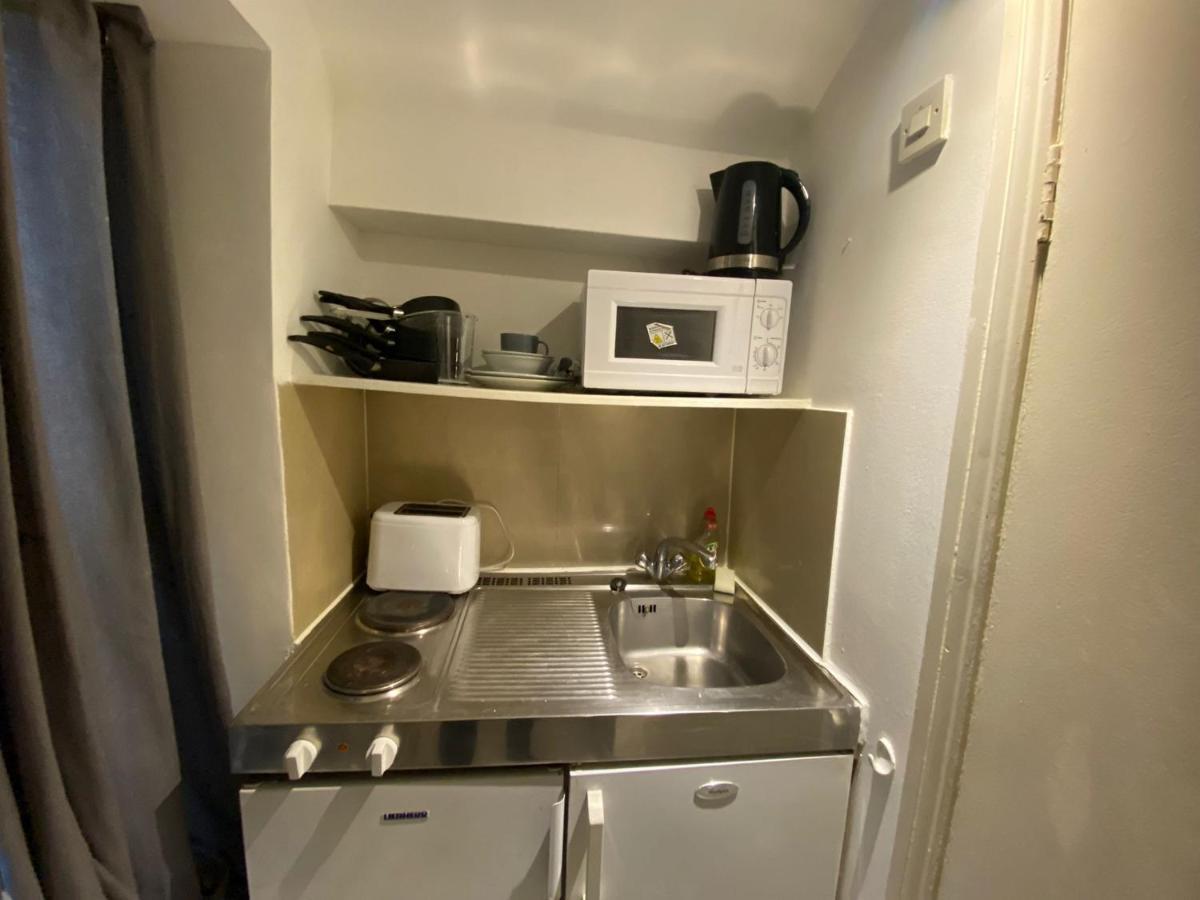 F24- Basement Single Studio Near Paddington Leilighet