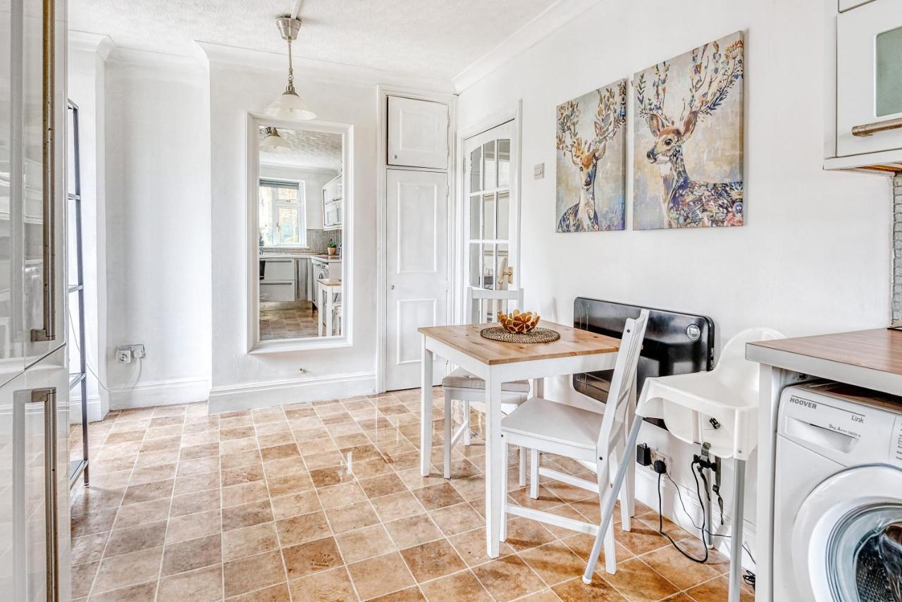 Spacius 3 Bedroom Garden House Apartment