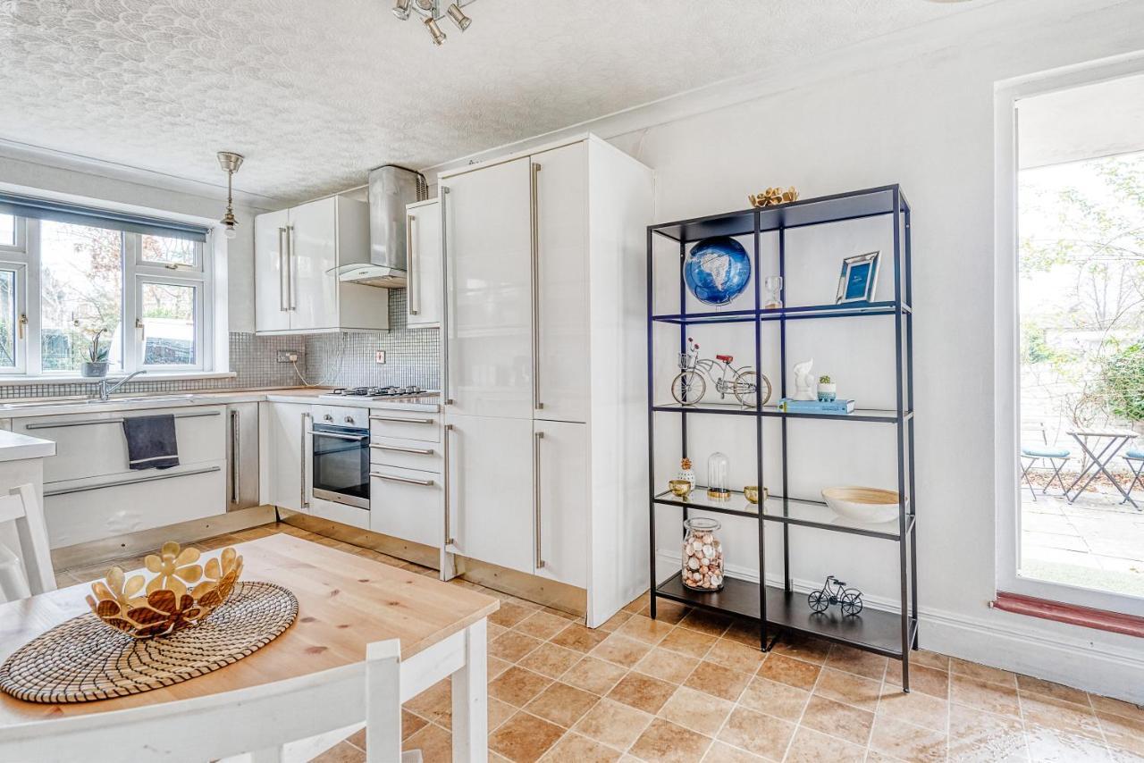 Spacius 3 Bedroom Garden House Apartment *