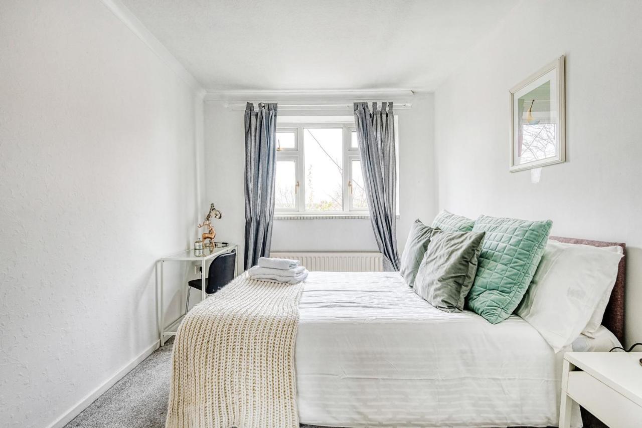 Spacius 3 Bedroom Garden House Apartment London