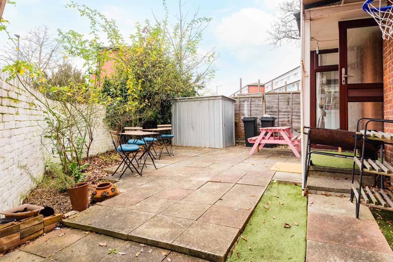 Spacius 3 Bedroom Garden House Apartment *