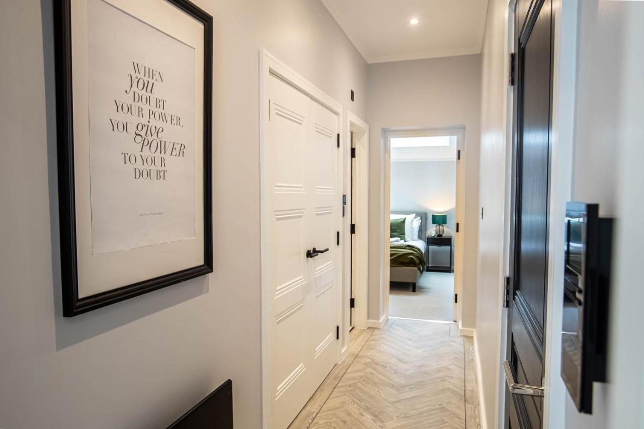 Modern & Chic One Bedroom In Fitzrovia By Sojo Apartment London