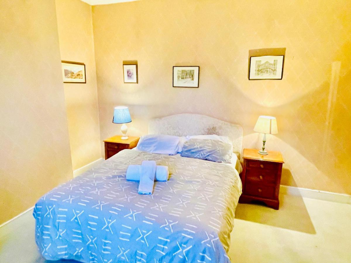 New Lovely 2-bedroom In Chelsea Leilighet London