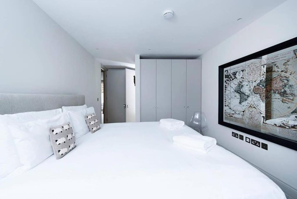 Beautiful 2br Flat With Free Parking In West *