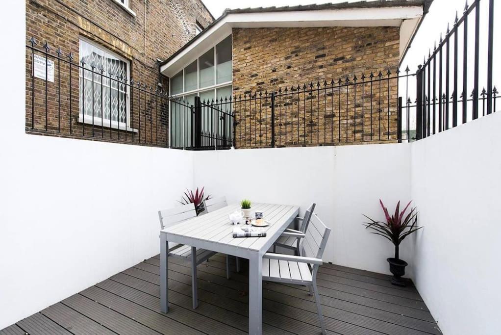 Beautiful 2br Flat With Free Parking In West *