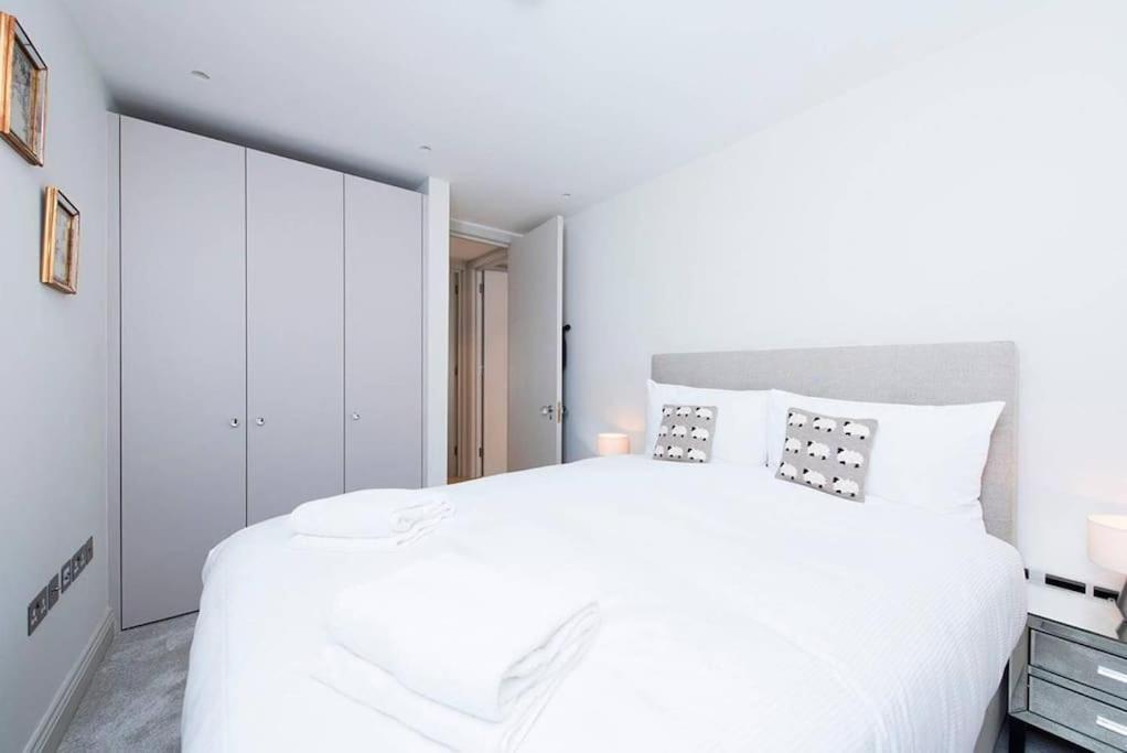 Beautiful 2br Flat With Free Parking In West Apartment London