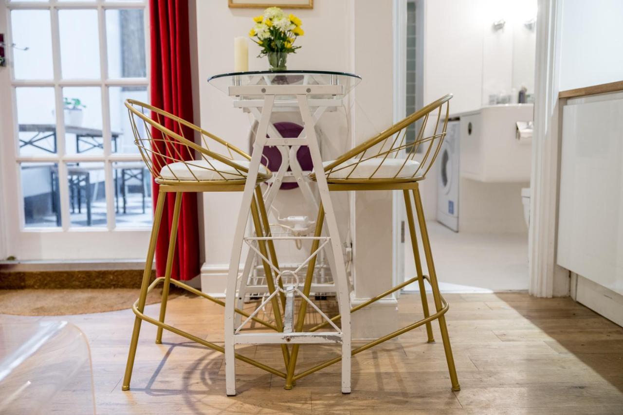 Stylish Flat With Private Yard In Shepherd Bush Londres