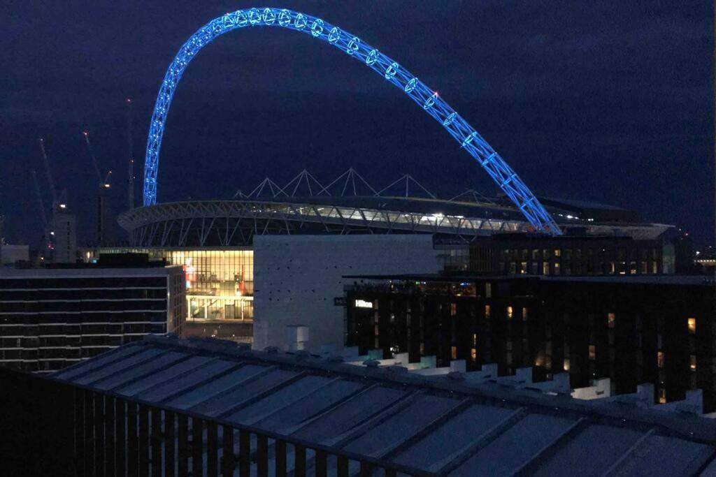 Modern, Stylish Penthouse Next To Wembley Stadium! * Londen
