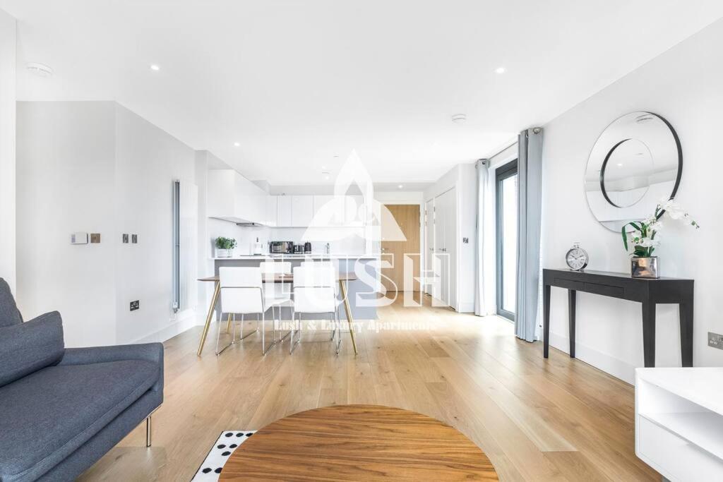 Modern, Stylish Penthouse Next To Wembley Stadium! * Londen