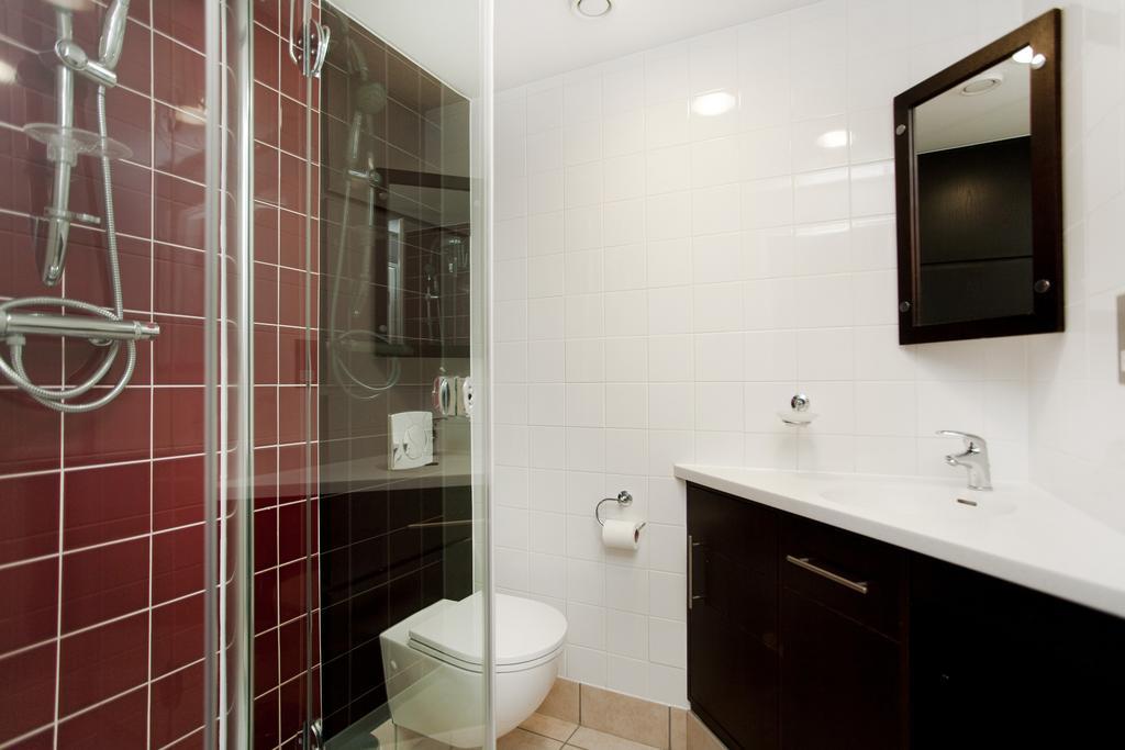 2 Devonshire Apartment