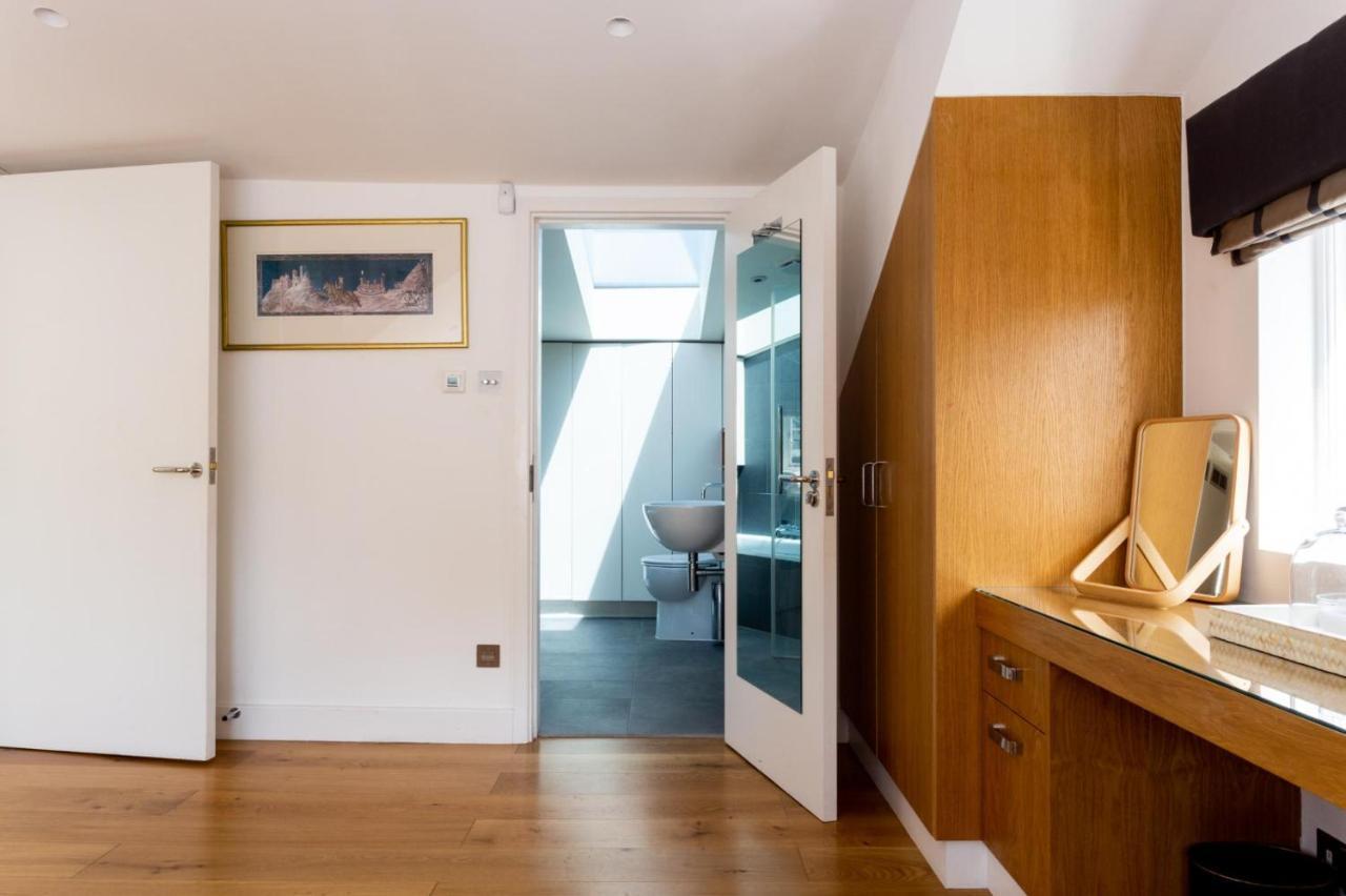 New Stunning 5bd Mews House Сasa de vacaciones Londres