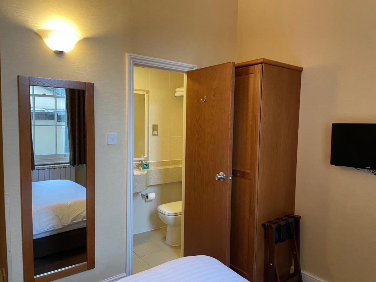 Orchard Hotel 3*
