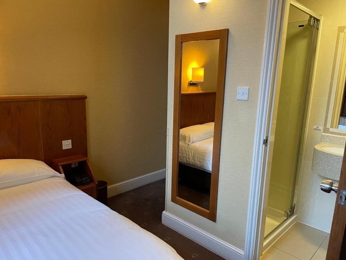 Orchard Hotel 3*