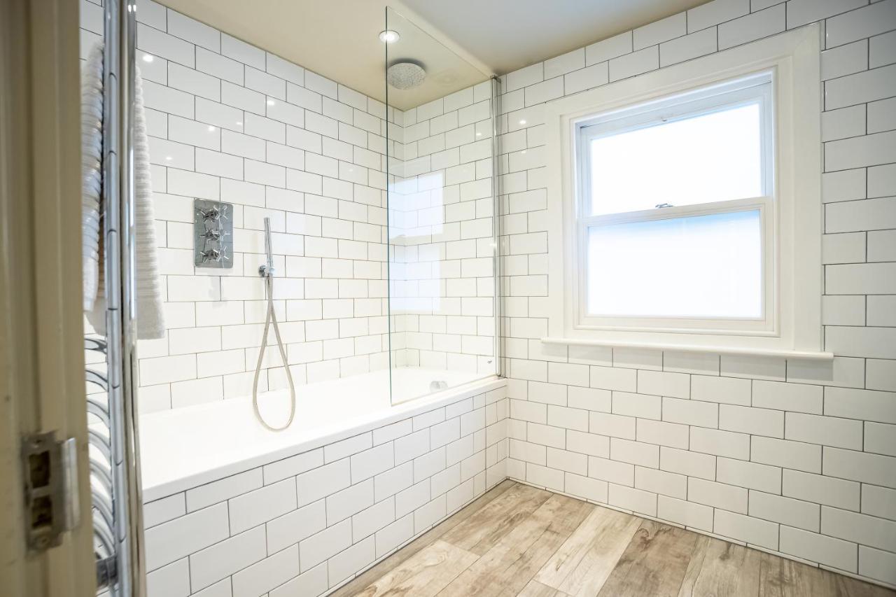 Modern Two Bedroom In Fulham By Sojo London