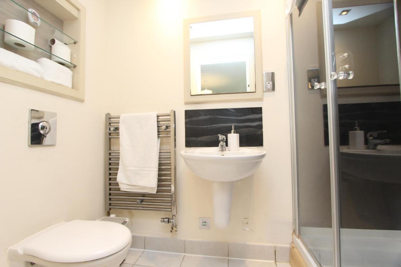 Lovely 2-bedroom In Docklands, E14 Leilighet *