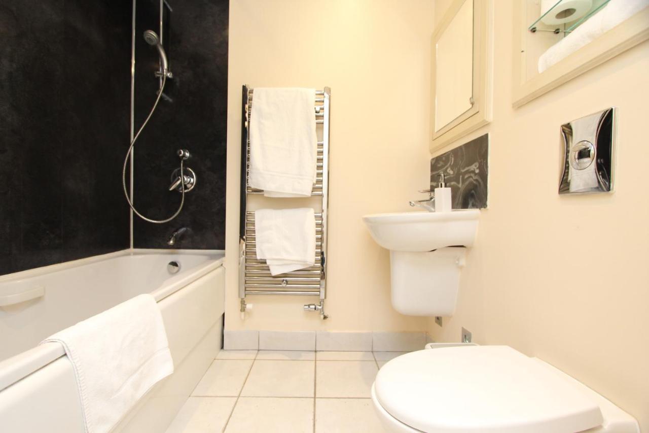 Lovely 2-bedroom In Docklands, E14 Leilighet