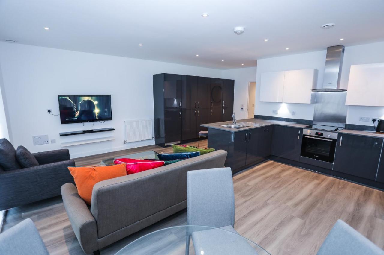 Lovely 2 Bed With Parking Apartment London