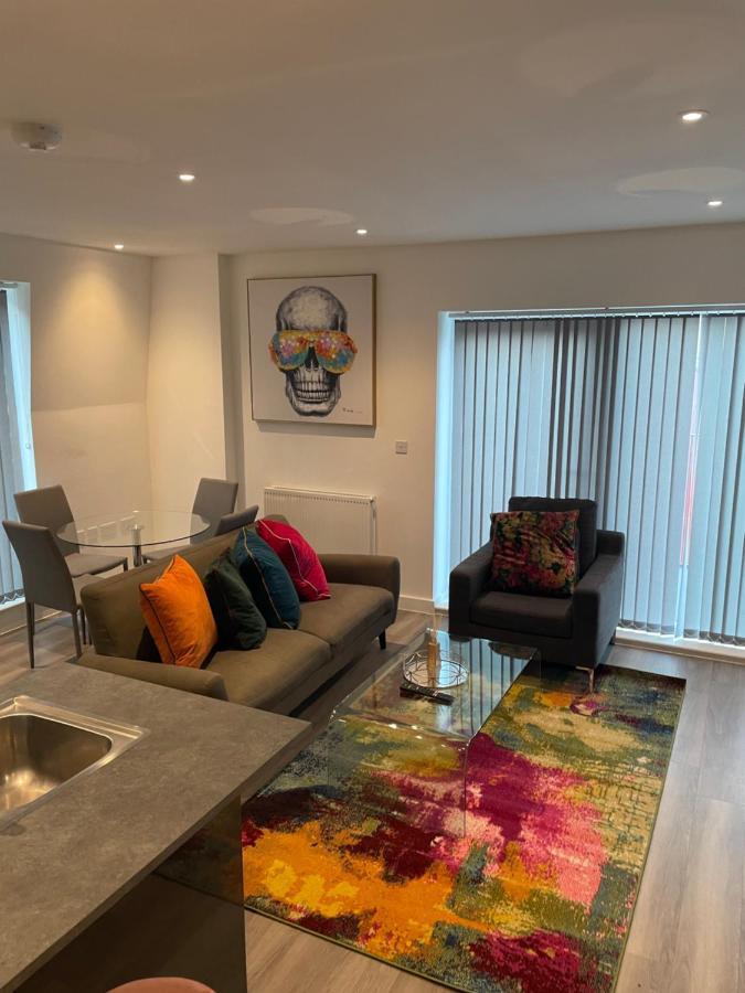 Lovely 2 Bed With Parking *