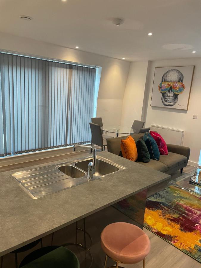 Apartment Lovely 2 Bed With Parking *