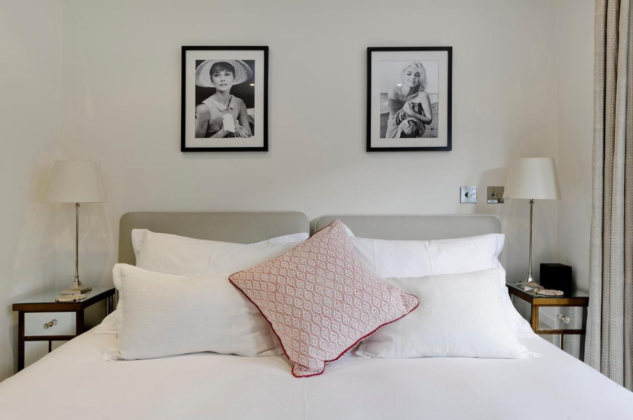 Veeve - White Lights On Wendle Square Appartement Londen